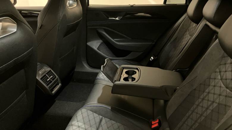 Volkswagen Passat 1.5 eTSI R-Line 5dr DSG Petrol Estate